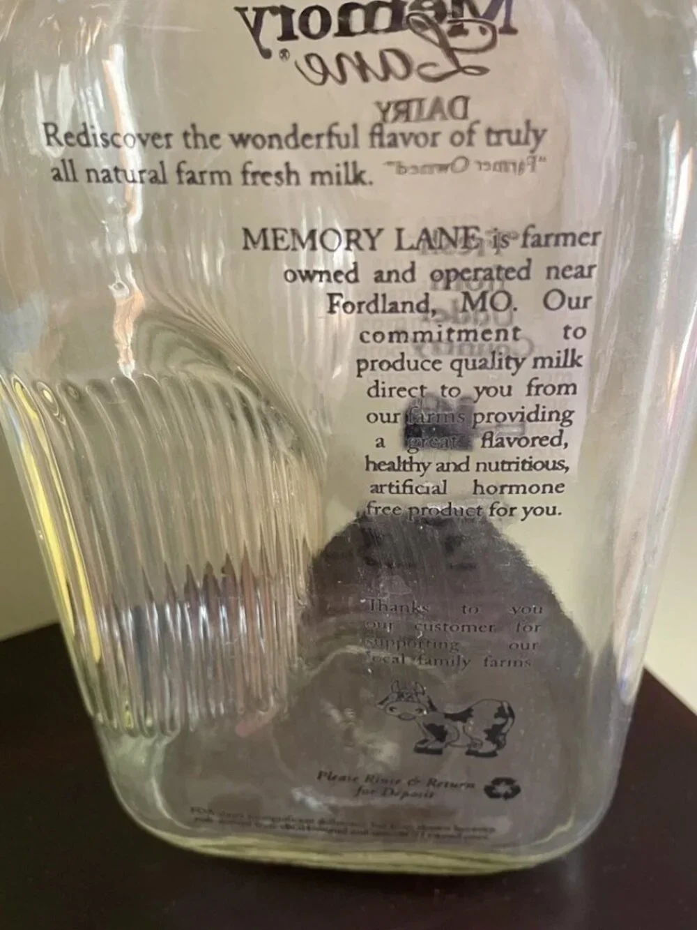 MEMORY LANE DAIRY FORDLAND MO. 64 oz. MOCHA GLASS MILK BOTTLE GOLD LID